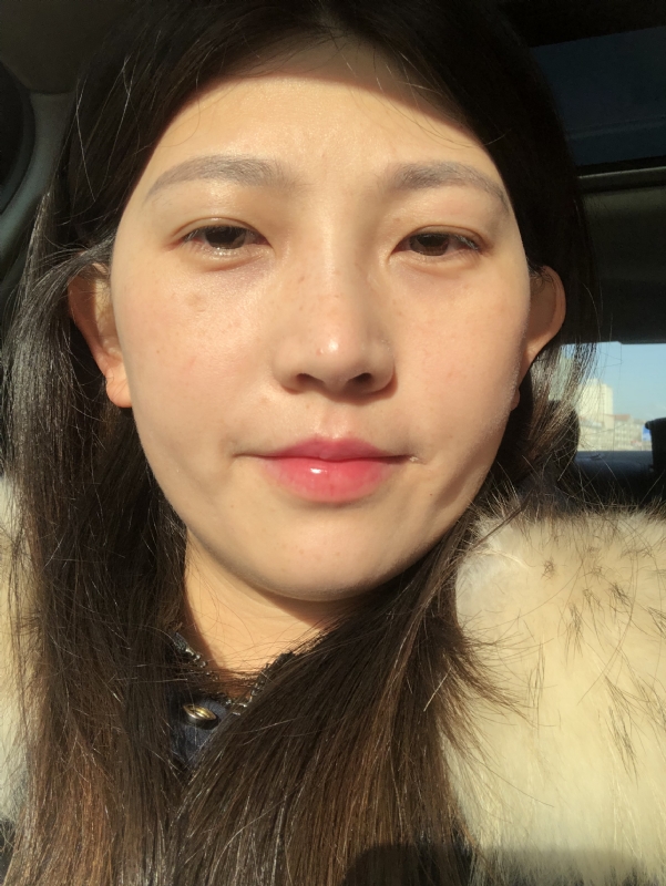 轻闭双眼的第一张照片--临沂相亲服务中心