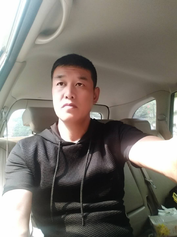 深爱的疯子的第一张照片--临沂相亲服务中心