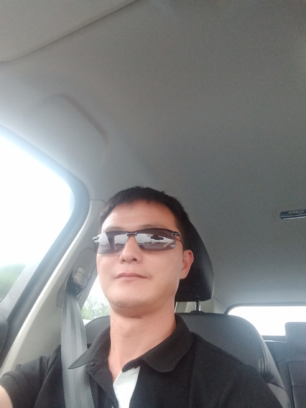 孤独的男人的第二张照片--临沂相亲服务中心