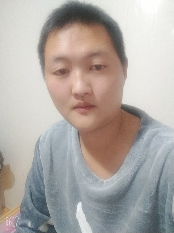 烟圈里透着伤的第一张照片--临沂相亲服务中心