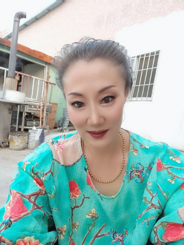 燕子的第三张照片--临沂相亲服务中心