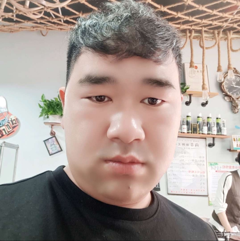 田野小伟的第一张照片--临沂相亲服务中心