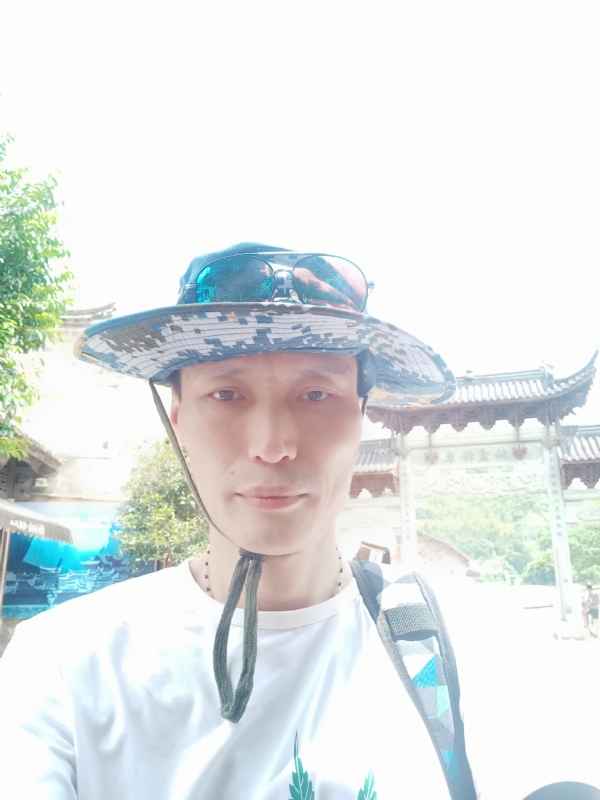 童群海的第一张照片--临沂相亲服务中心