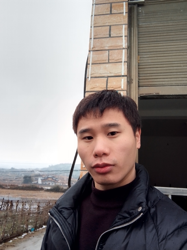 银色的羽翼的第一张照片--临沂相亲服务中心