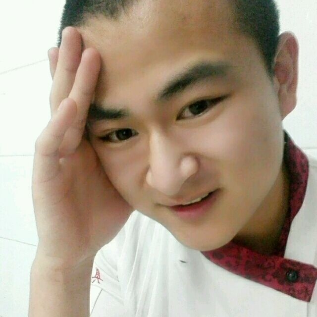 人潮拥挤的第一张照片--临沂相亲服务中心