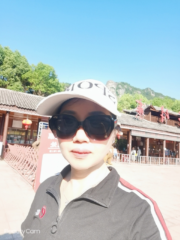 山百合的第一张照片--临沂相亲服务中心