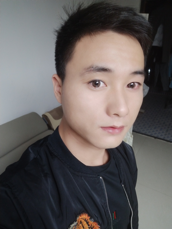 何凡的第三张照片--临沂相亲服务中心