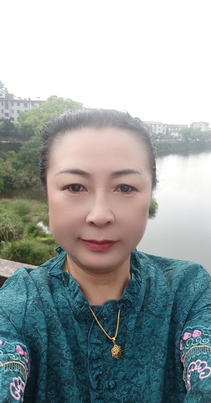 雨中情的第一张照片--临沂相亲服务中心