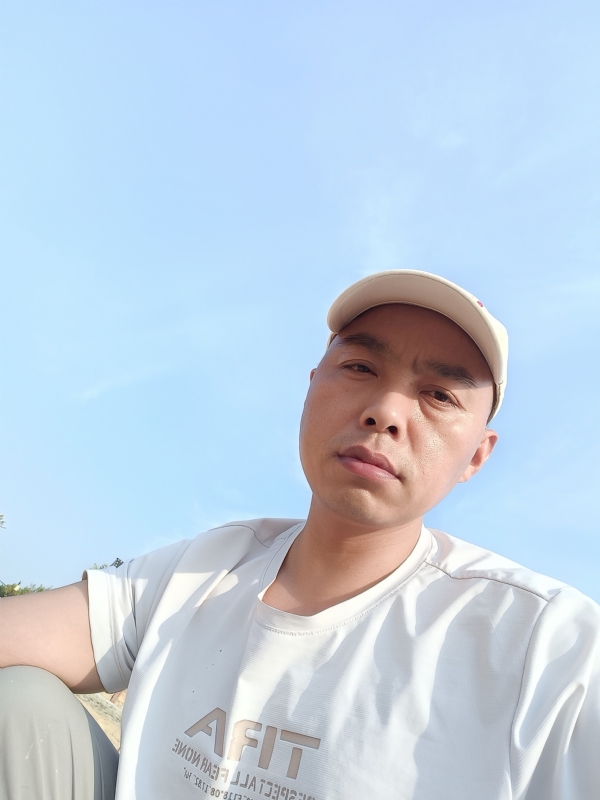 哥哥的第一张照片--临沂相亲服务中心