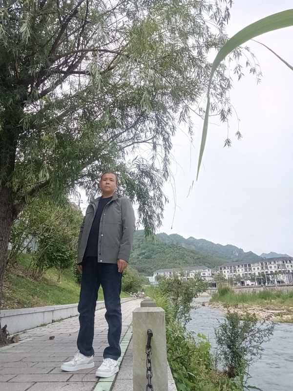 飞雪飘零的第一张照片--临沂相亲服务中心