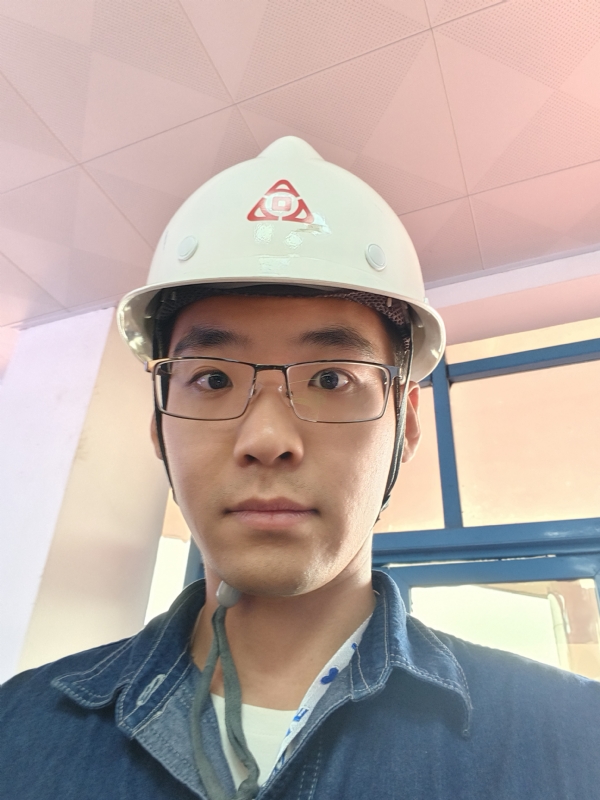 何鹏宇的第二张照片--临沂相亲服务中心
