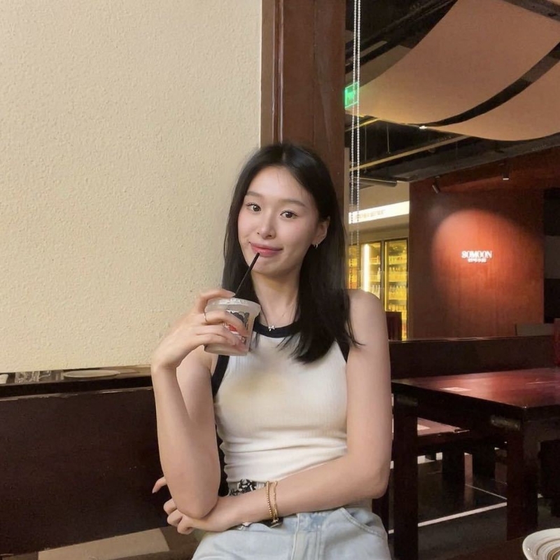 羽毛的第一张照片--临沂相亲服务中心