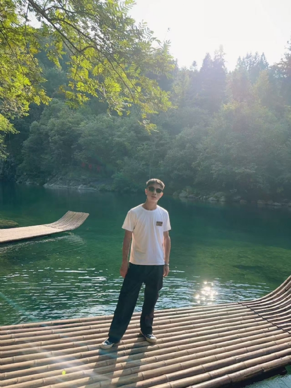 林言的第三张照片--临沂相亲服务中心