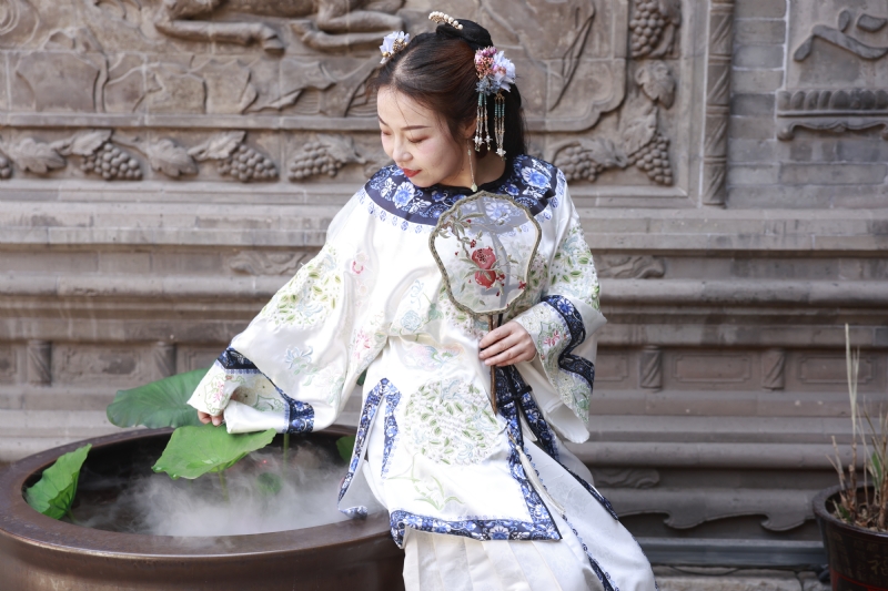 认真的雪的第一张照片--临沂相亲服务中心